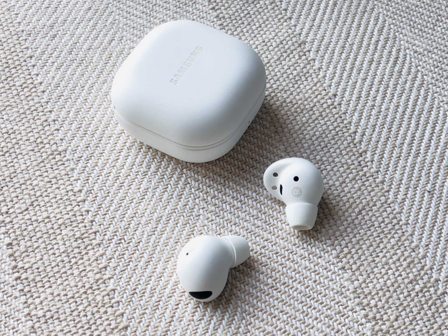 Samsung galaxy buds2 pro. Аирподс 2. Наушники аирподс 2. Аирподс от самсунг. AIRPODS Pro.