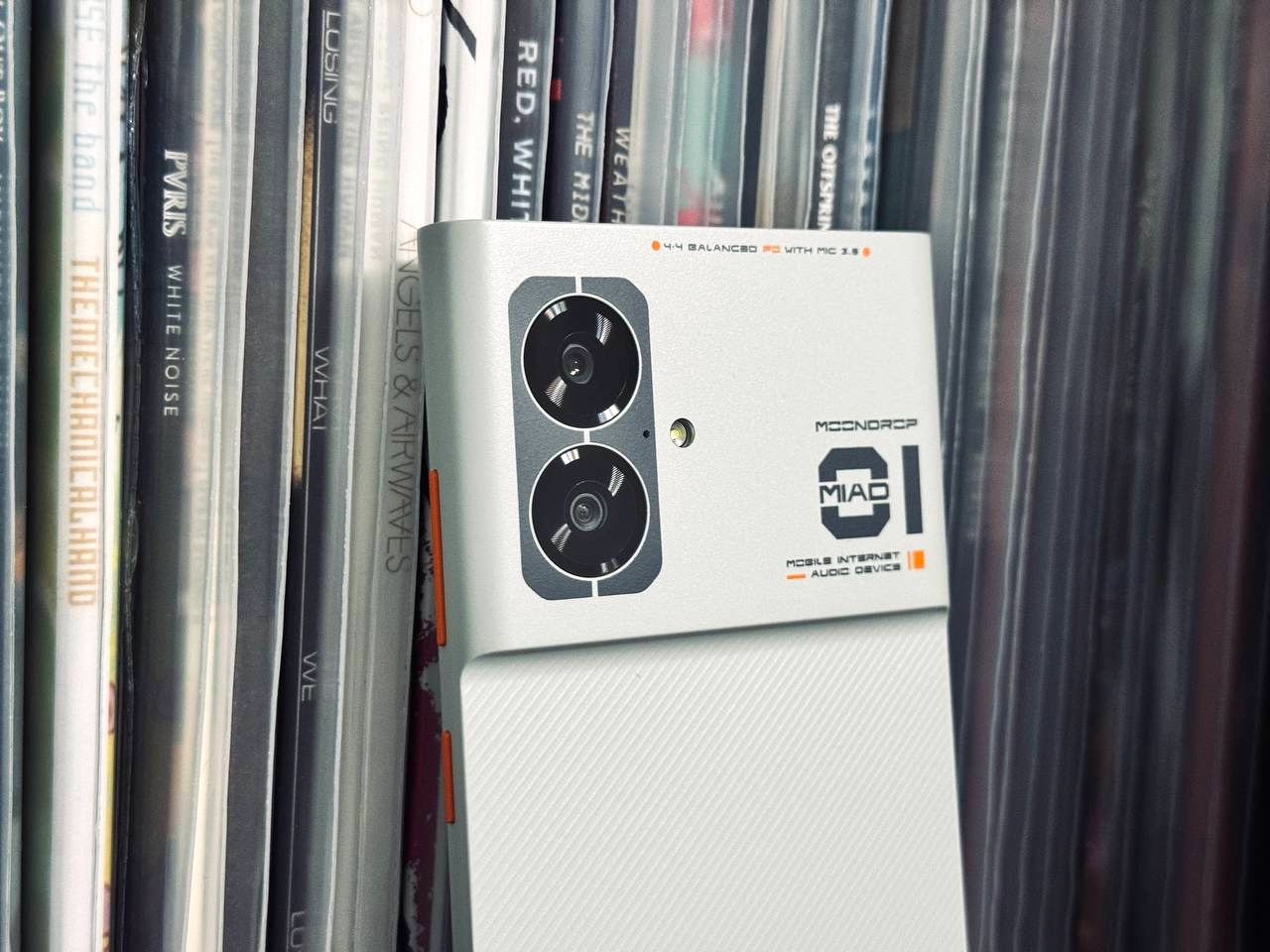 как слушать музыку в 2026 плееры кассеты диски винил ограничения стриминг цензура